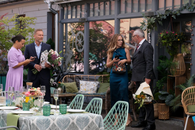 M jak miłość odc. 1903. Magda (Anna Mucha), Andrzej Budzyński (Krystian Wieczorek), Sylwia (Hanna Turnau), Adam Werner (Jacek Kopczyński)