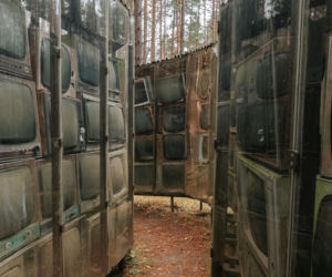 Labirynt z 3 tys. telewizorów