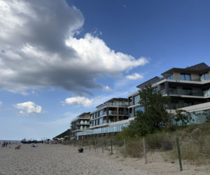 Apartamentowiec na plaży w Międzyzdrojach