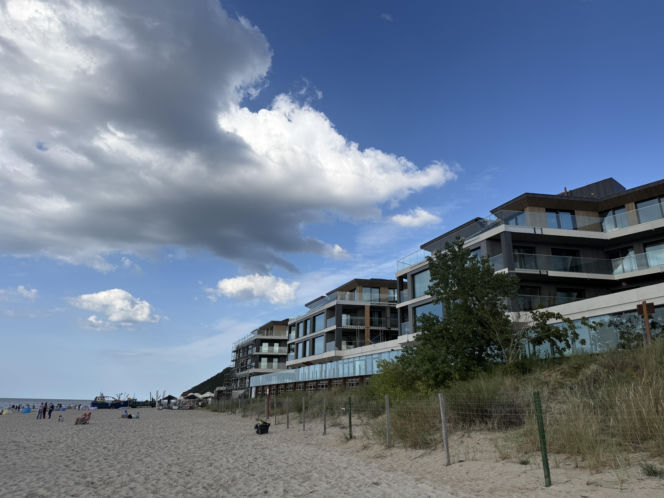 Apartamentowiec na plaży w Międzyzdrojach