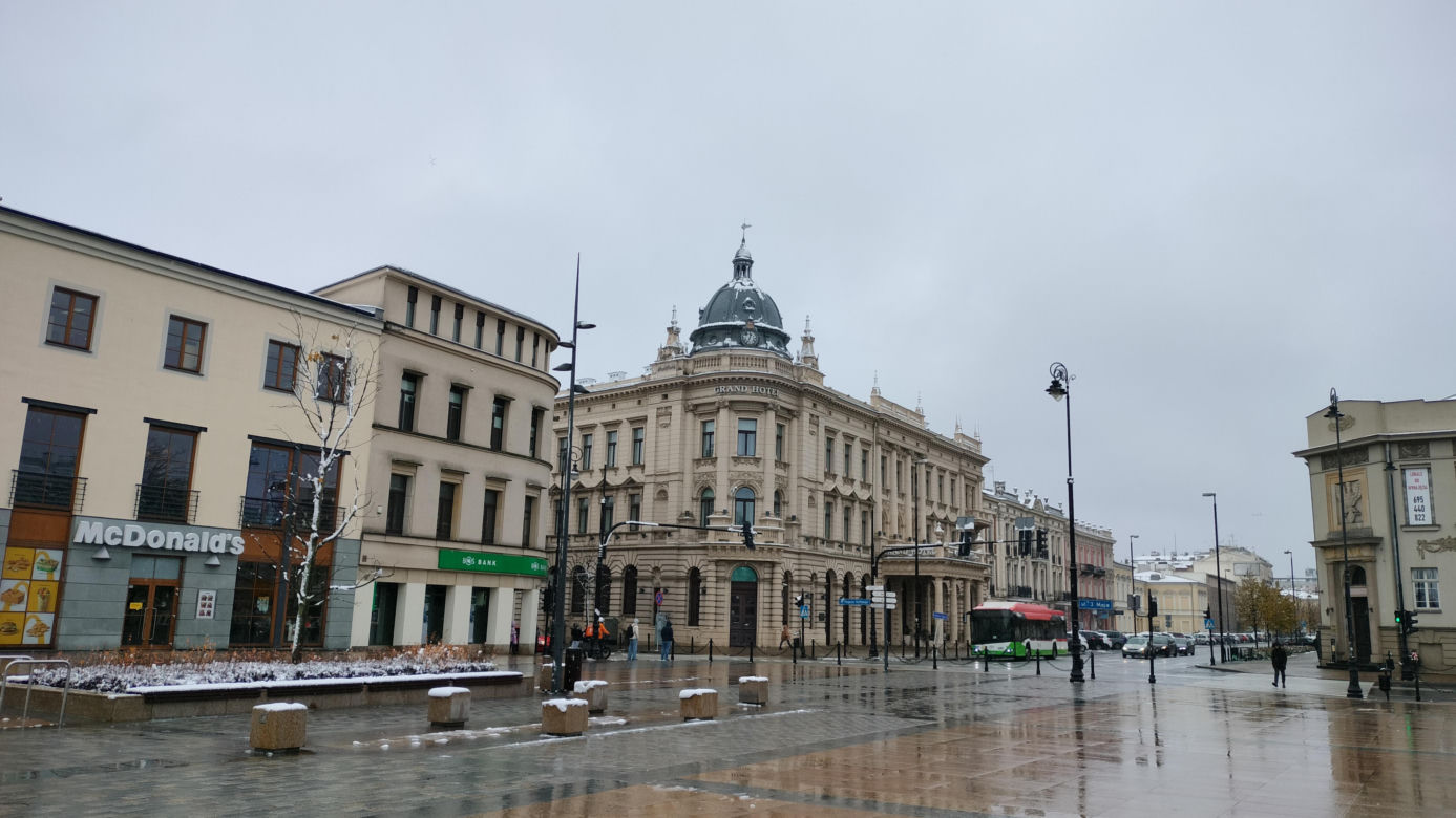Pierwszy śnieg w tym sezonie! Lublin jest ukryty pod zimową pierzynką 