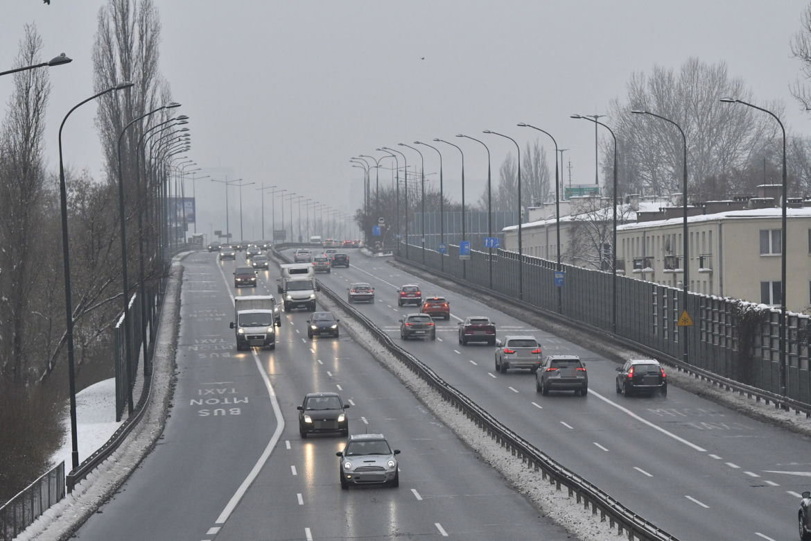 Utrudnienia na Trasie Łazienkowskiej potrwają aż do 2025 roku! Wiadukty nad Paryską do remontu 