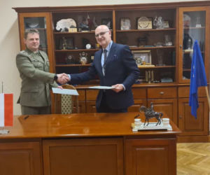 Podpisanie umowy pomiędzy UTH a Wojskowym Instytutem Techniki Pancernej i Samochodowej w Sulejówku