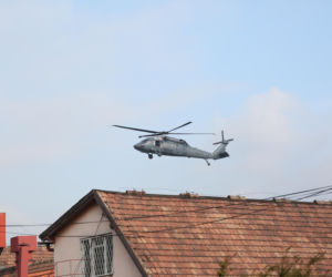 Śmigłowiec Black Hawk nad Krakowem i dziesiątki radiowozów na ulicach. Co się stało?