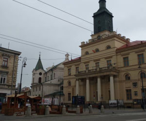 Mebelki wróciły przed ratusz na wiosnę