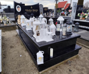 Białe misie strzegą grobu Nikodema Mareckiego. 11-letni aktor zginął w strasznym wypadku