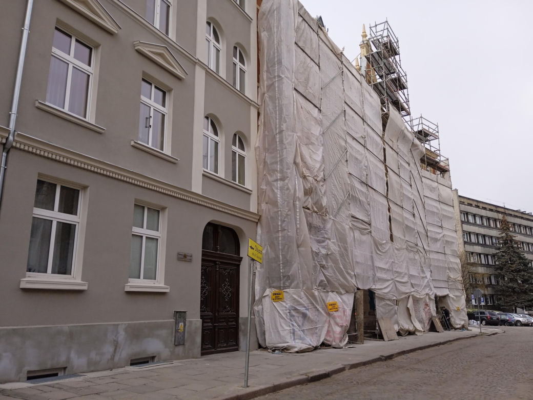 Tak zmieniła się Biskupia Górka. Zrewitalizowano kamienice. Zdjęcia przed i po 