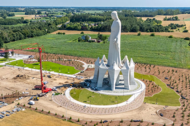 Wszyscy chcą zobaczyć gigantyczny pomnik Matki Boskiej. Zaprosili ceniony zespół