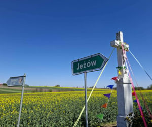 Jeżów. Ta świętokrzyska wieś powstała w XII wieku. Niewielu wie, że była częścią niezwykłej wymiany między zakonnikami. Jak wygląda dziś?