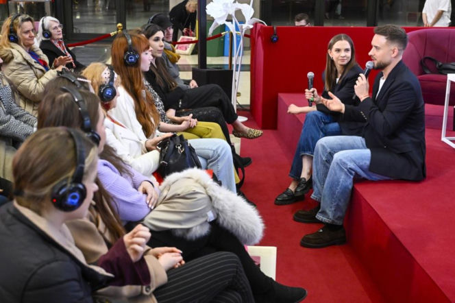 "nieZWYKŁA KOBIETA”