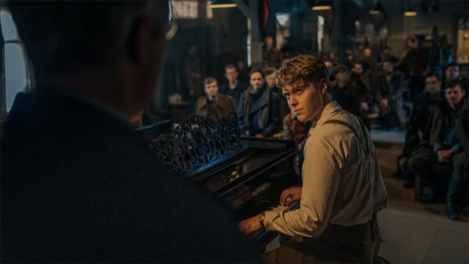 W roli głównej Jakub Gierszał, w obsadzie m.in. Aidan Gillen, Paul Freeman, Julia Pietrucha, Wojciech Mecwaldowski, Anna Próchniak, Mateusz Kościukiewicz, Antoni Pawlicki oraz Tomasz Kot.