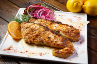 W tym roku na wigilijną kolację podam tę rybę. Idealnie zastąpi pełnego ości karpia 