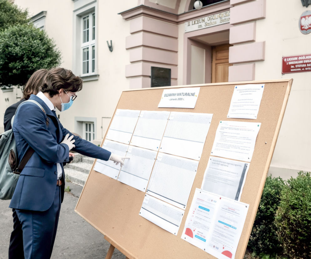 Matura 2021 - STATYSTYKI. Ile osób zdało, a ile ma poprawkę? [WYNIKI MATURA 2021]