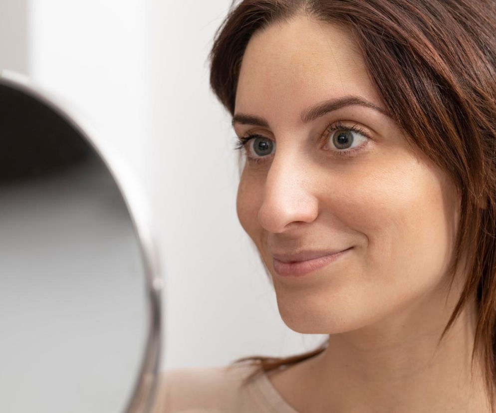 Połóż na oczach zamiast ogórka. Plasterki tego warzywa sprawią, że twoje spojrzenie odzyska blask bez drogich kosmetyków