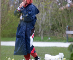 Edyta Herbuś sprząta kupy w płaszczu za 20 000 zł.