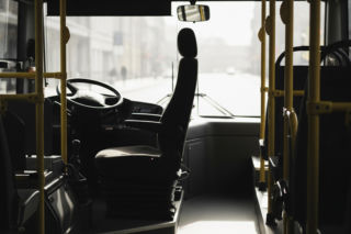 Pobicie kierowcy autobusu w Warszawie. Czy to początek niebezpiecznego trendu?