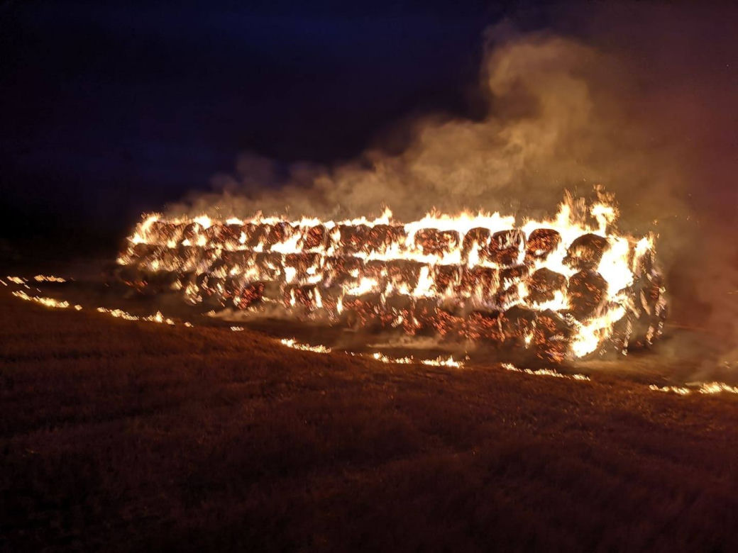 Ogromny pożar stogu słomy w Mąkowarsku!
