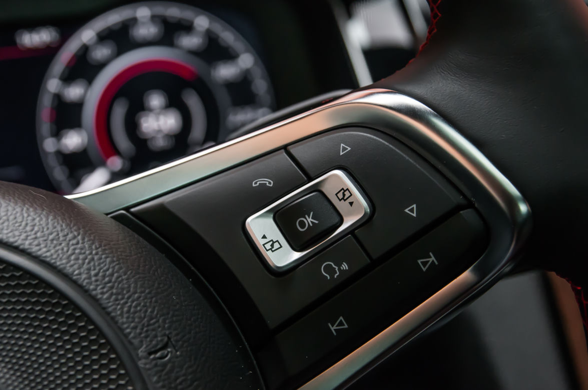 Volkswagen Golf 2.0 TSI GTI Performance 245 KM