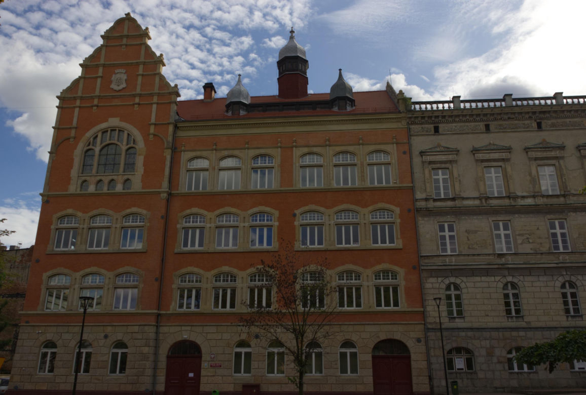 Stykały się w nim granice trzech mocarstw. Dziś to jedno z najpiękniejszych miast w województwie śląskim