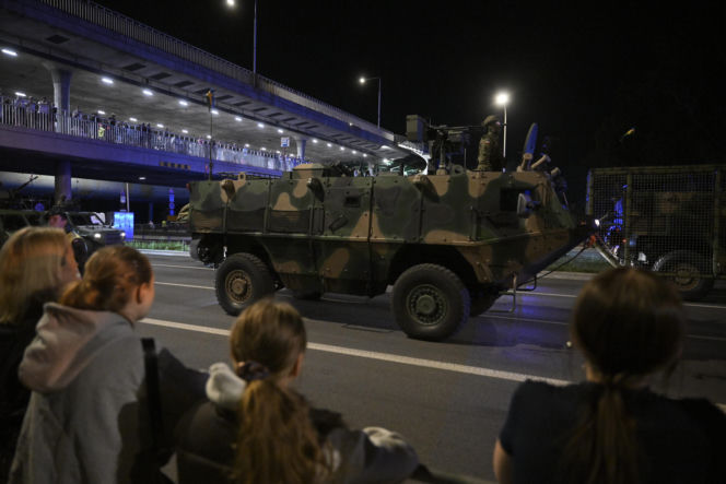 Nocna próba defilady wojskowej w Warszawie