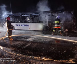 Dramatyczny pożar autobusu w Koninie! Nic z niego nie zostało [ZDJĘCIA] 