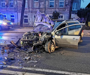 Ogromna kraksa na Fordońskiej w Bydgoszczy! Dwie osoby trafiły do szpitala [ZDJĘCIA]
