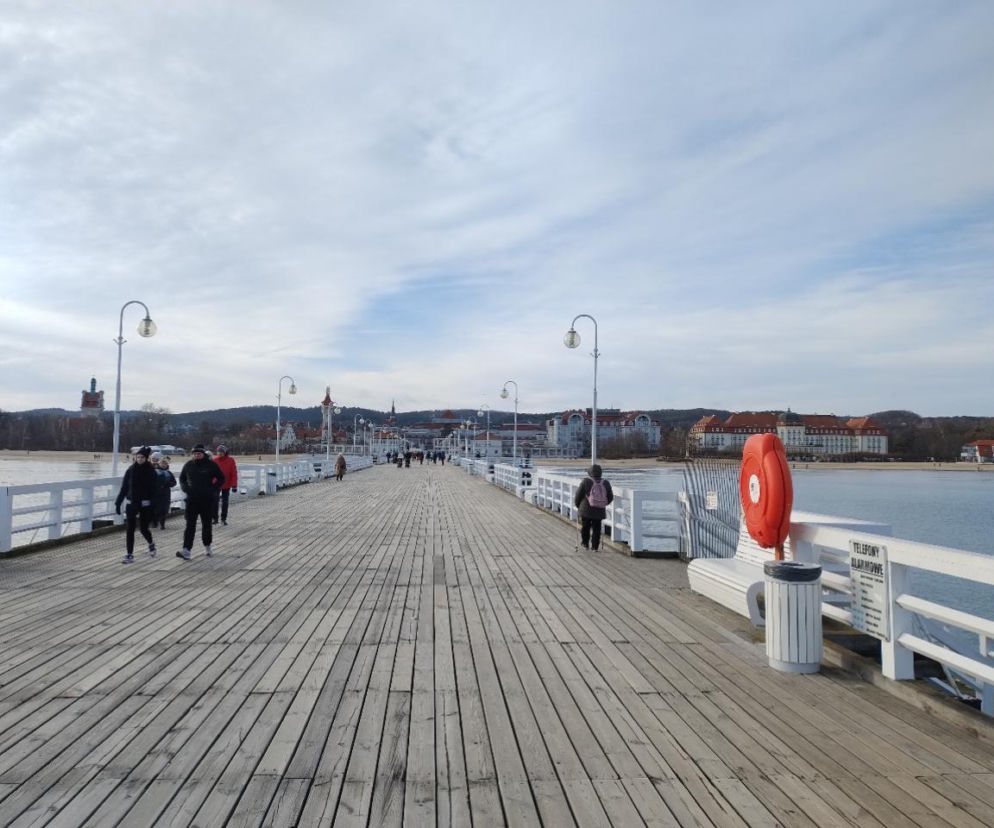 Marznący deszcz sparaliżował Pomorze. Z powodu gołoledzi mola w Gdańsku i Sopocie zamknięte!