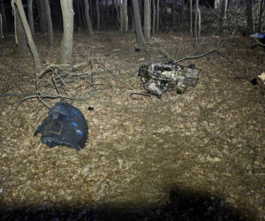 24-latek dachował Audi aż wypadł silnik! Przez cztery powiaty uciekał przed policją