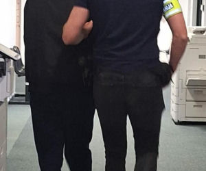 19-latek próbował zabić matkę i jej partnera. Zaatakował ich młotkiem, gdy spali