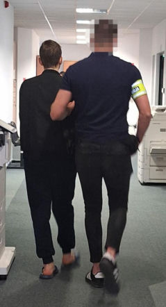 19-latek próbował zabić matkę i jej partnera. Zaatakował ich młotkiem, gdy spali