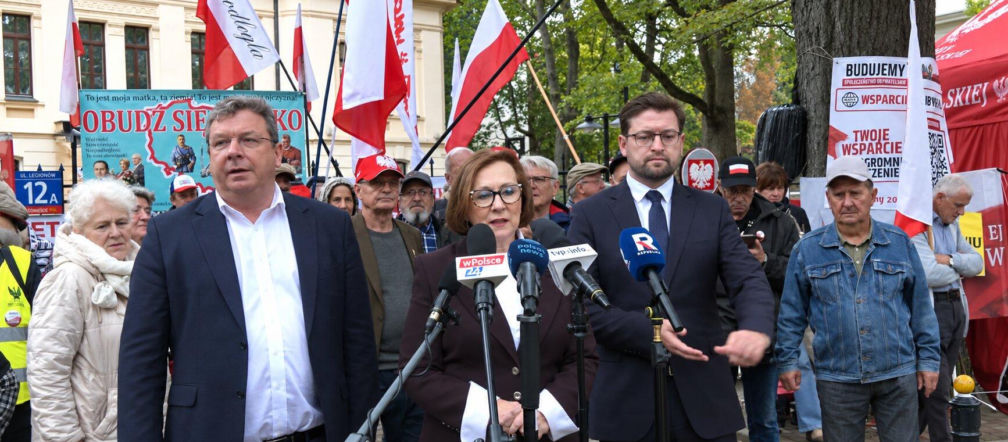 Zarzuty, protest i ostre słowa przed TK. PiS ruszył z kontratakiem: „Bandyckie państ…