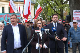 Zarzuty, protest i ostre słowa przed TK. PiS ruszył z kontratakiem: „Bandyckie państwo”