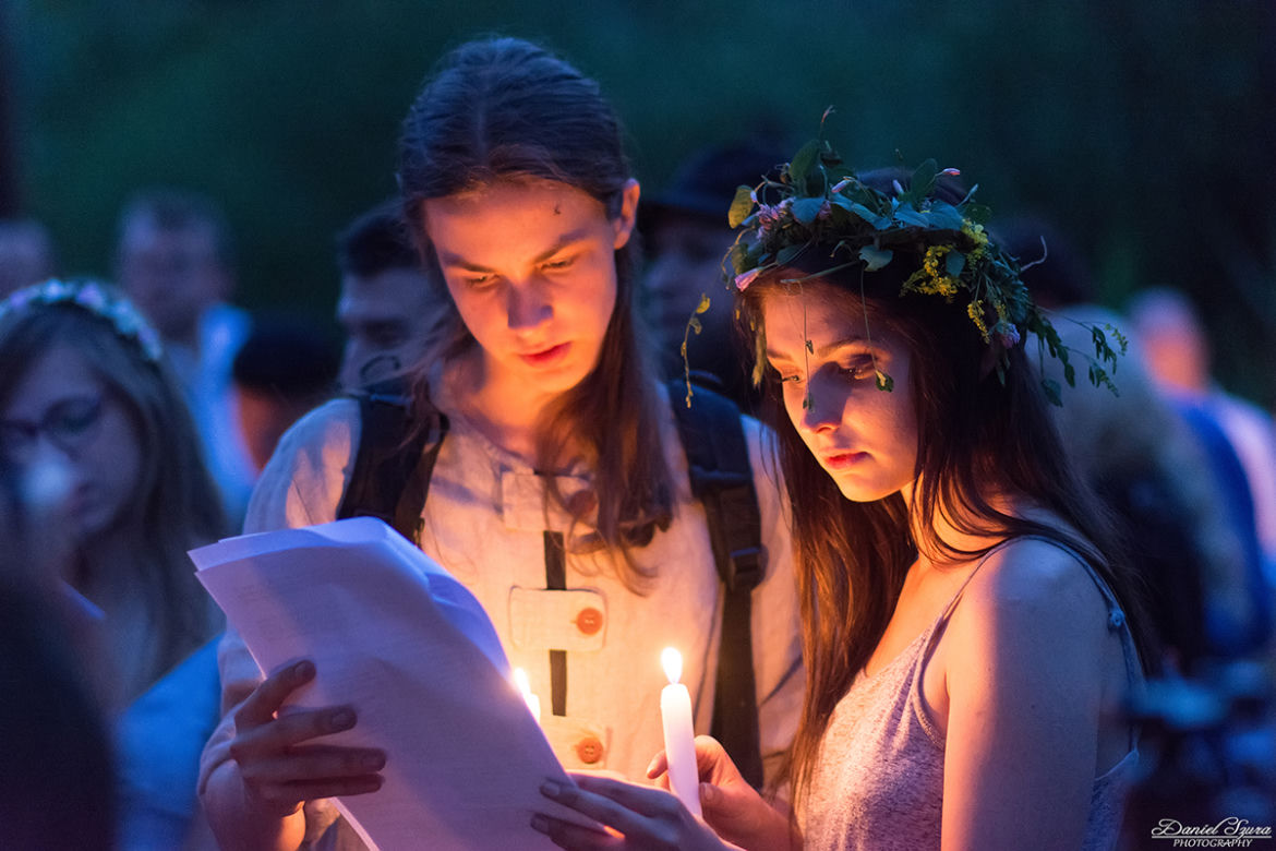 Ogień, wianki i szukanie kwiatu paproci: W Krakowie świętowano Noc Kupały [ZDJĘCIA]