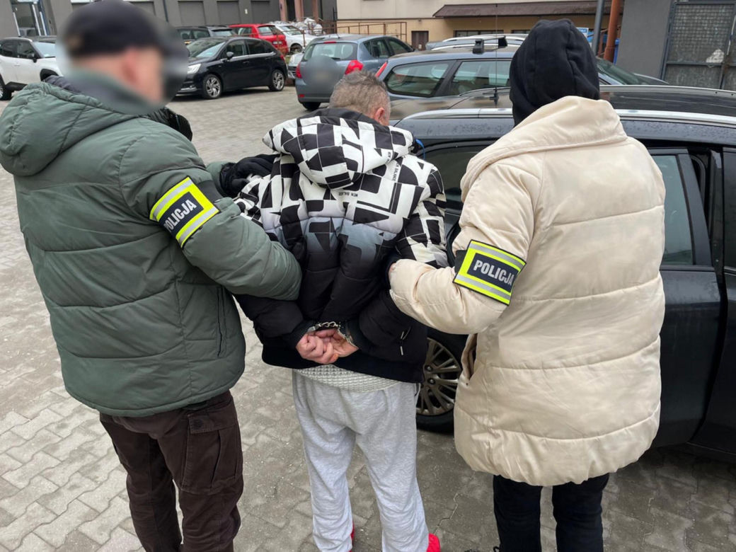 Oszukali metodą na policjanta ponad 40 osób. Straty szły w miliony