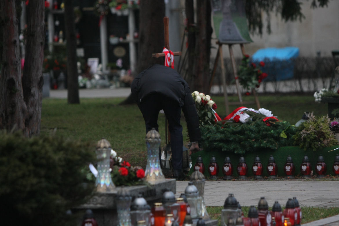 Premier modlił się przy grobie ojca