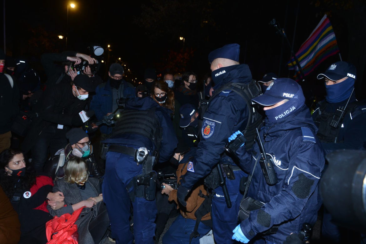Manifestacja przed siedzibą MEN