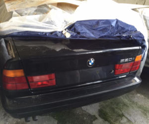 Bułgaria. Odnaleziono w magazynie 11 fabrycznie nowych BMW E34