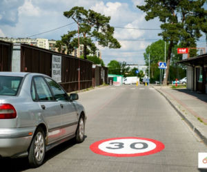 Bełchatów: Kolejne piktogramy na ulicach. Czemu mają służyć znaki naklejone na asfalcie? 