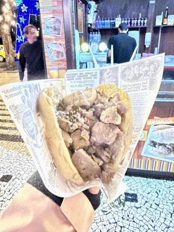 Świąteczna kanapka z carne de vinha d’alhos