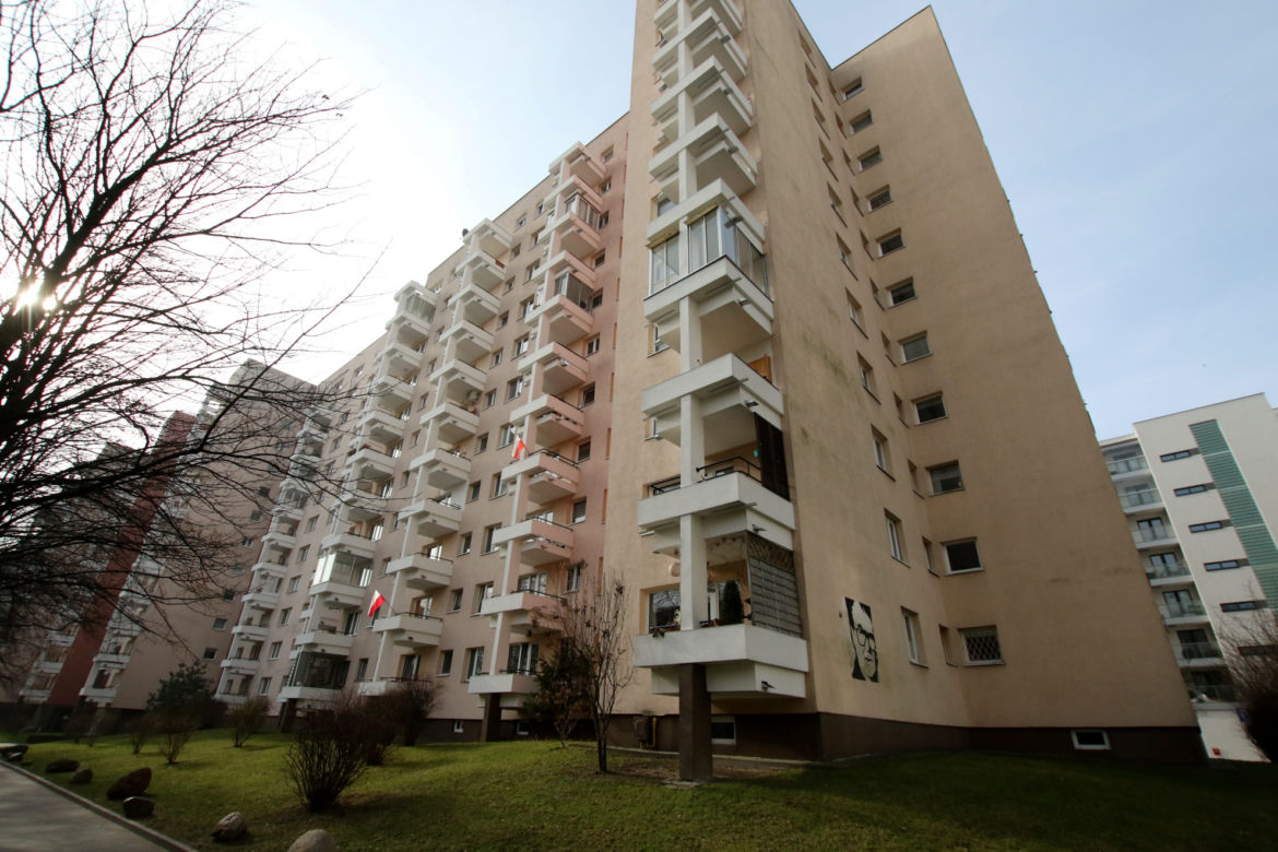 Malował, żeby oswoić śmierć. Zginął od 17 ciosów. Minęło 19 lat od zamordowania artysty Zdzisława Beksińskiego w bloku na Mokotowie