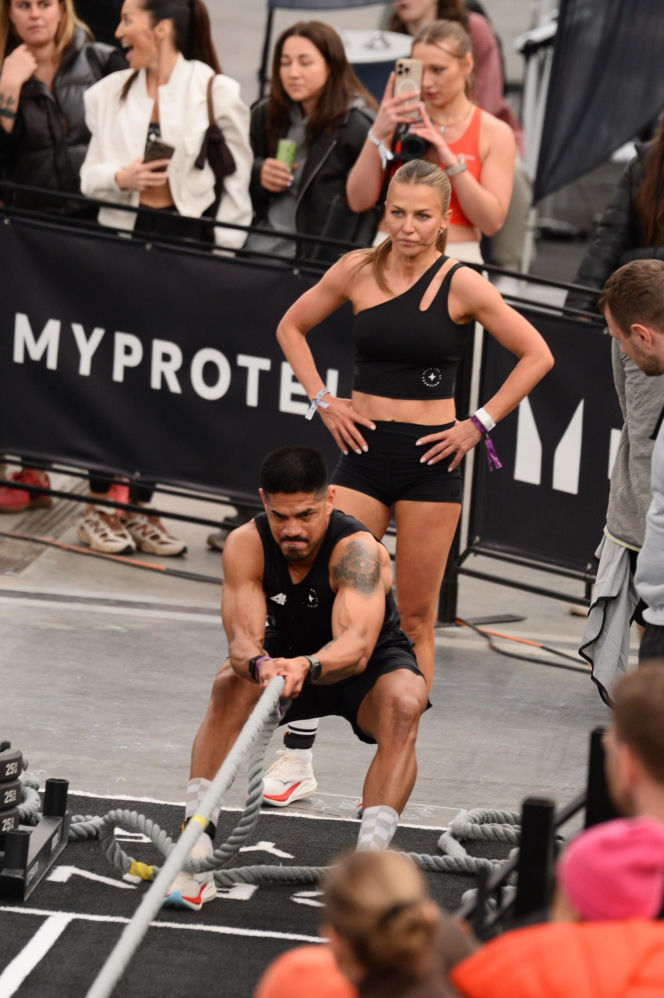 Anna Lewandowska z przystojnym Latynosem na zawodach Hyrox