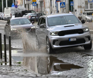 Wrocław pod wodą! Tramwaje stoją, ulice zamieniły się w rzeki
