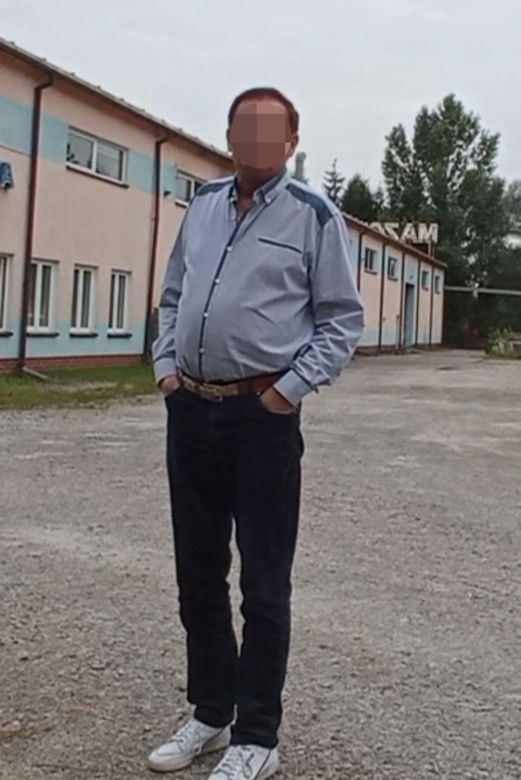 Przez lata znęcał się nad pracownikami. Teraz zamknął się w fabryce
