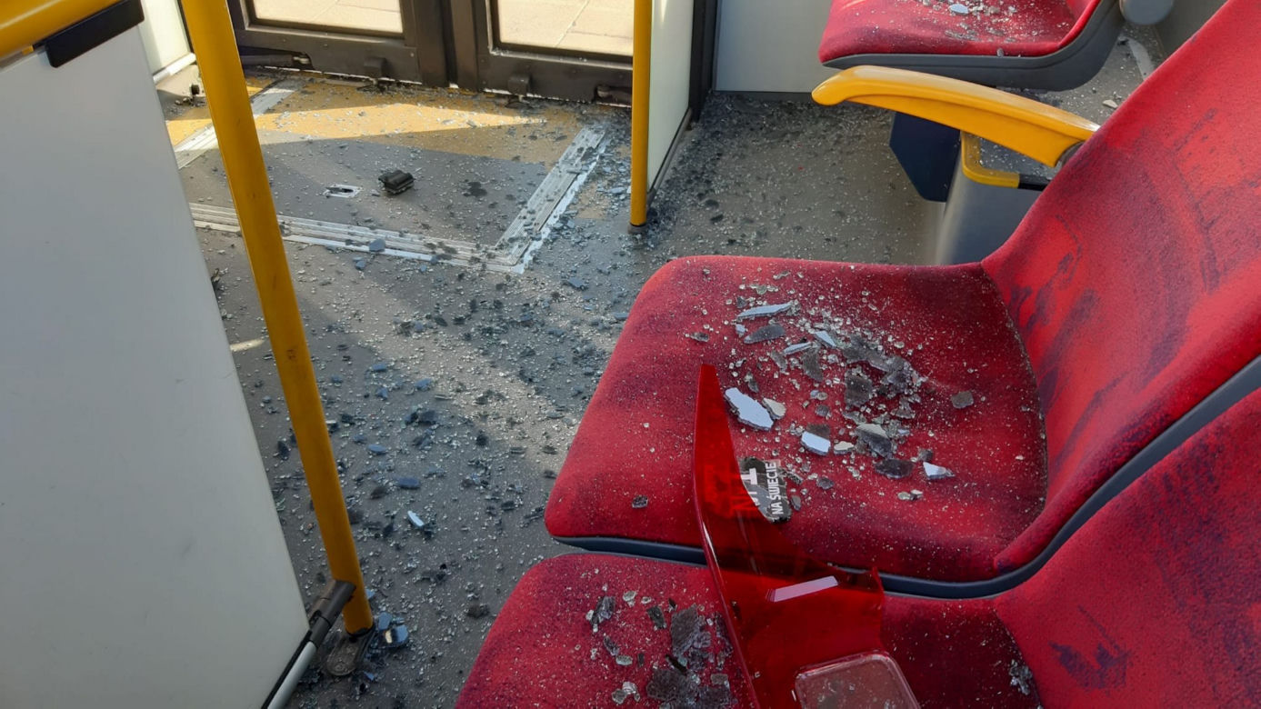 Niebezpieczny wypadek z udziałem autobusu! O włos od tragedii