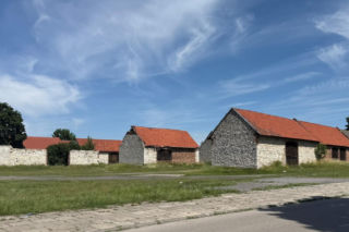 Zespół zabytkowych stodół w Żarkach