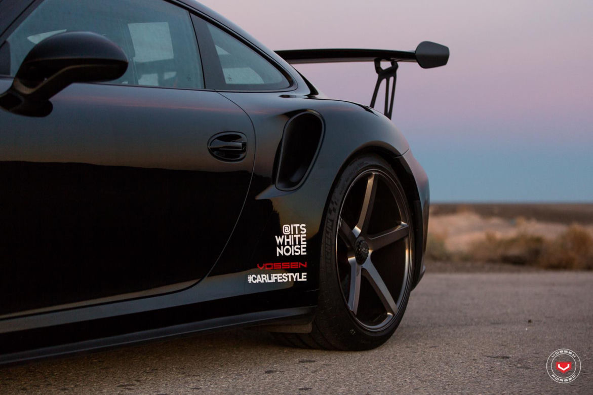 Porsche na felgach Vossen