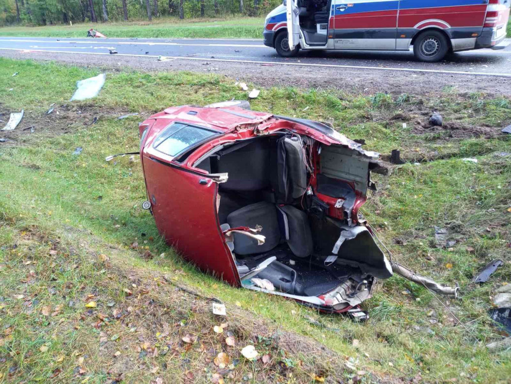 Suchowolce: Wypadek na DK 66. Jedna z osobówek rozpadła się na pół [ZDJĘCIA]