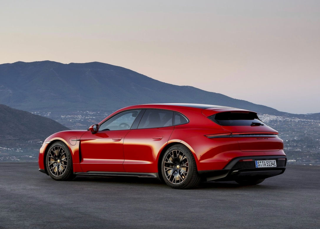 Porsche Taycan GTS Sport Turismo