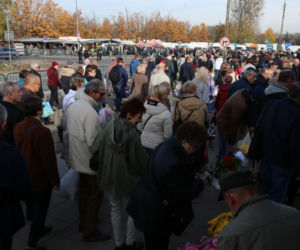 Tłumy korki na Cmentarzu Północnym