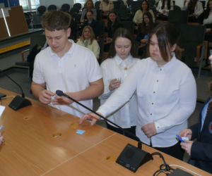 W Siedlcach odbyła się debata uczniów szkół podstawowych pt. „Czy pokolenia potrafią jeszcze ze sobą rozmawiać?”